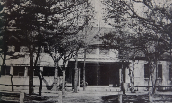 東公園にあった県立図書館