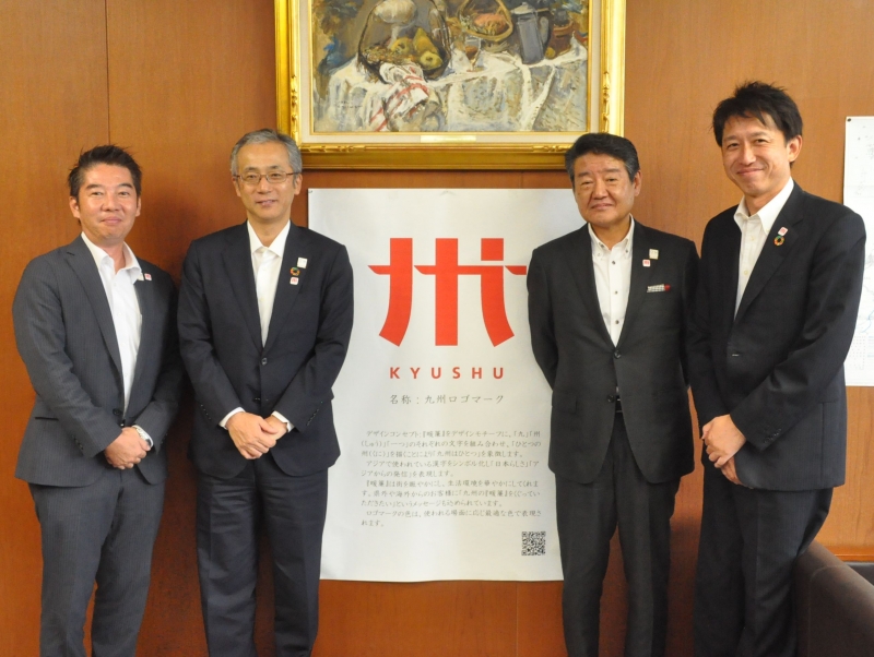 日本生命の幹部の皆さんの写真です