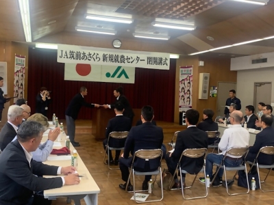 卒業証書を授与される令和6年度修了生